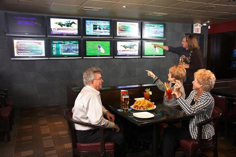 Best Western Premier Denham Inn & Suites Leduc Restaurant foto